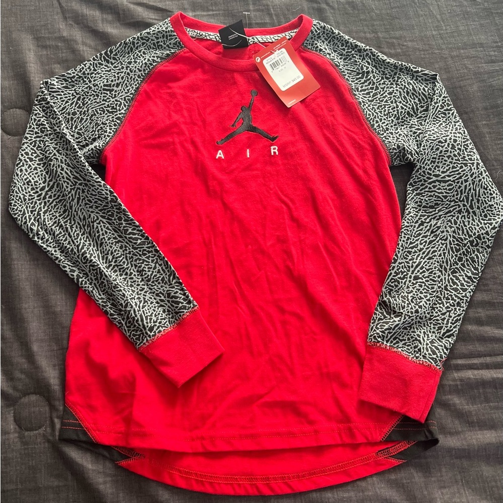 Size medium kids Jordan long sleeve t shirt and joggers NEW!
